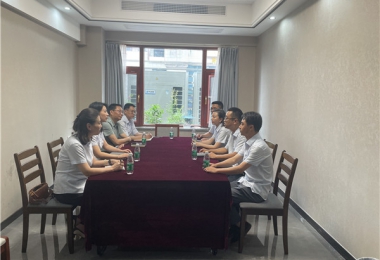 下沉基層深化業(yè)務  緊抓廉潔安全教育——貴州陽光產(chǎn)權(quán)交易所領導到銅仁分所開展調(diào)研工作