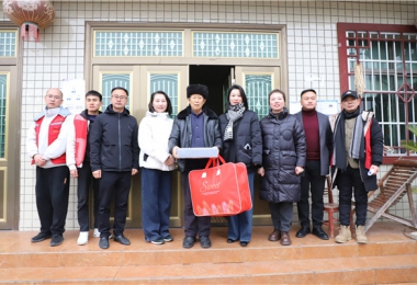 貴州陽光產(chǎn)權交易所領導班子赴幫扶村、聯(lián)系村開展春節(jié)前走訪慰問