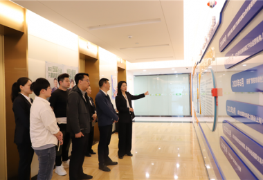 貴陽(yáng)產(chǎn)控集團(tuán)黨委委員、副總經(jīng)理唐建到貴州陽(yáng)光產(chǎn)權(quán)交易所調(diào)研座談