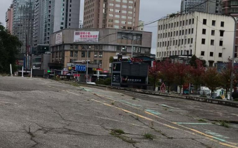 貴州省機關(guān)事務(wù)管理局國有資產(chǎn)管理服務(wù)中心貴陽市云巖區(qū)城基路停車場及附屬用房招商