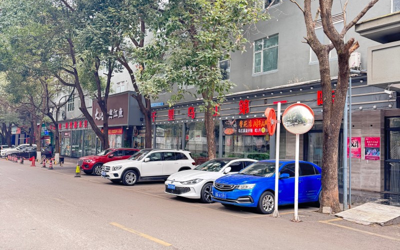 貴州省機(jī)關(guān)事務(wù)管理局國(guó)有資產(chǎn)管理服務(wù)中心貴陽(yáng)市云巖區(qū)寶山北路76號(hào)警苑社區(qū)1號(hào)樓1層5處門(mén)面招租